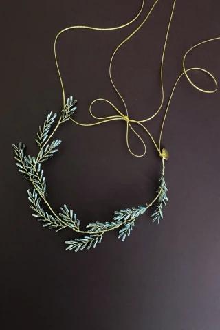 Wianek Frosted Twigs Grey