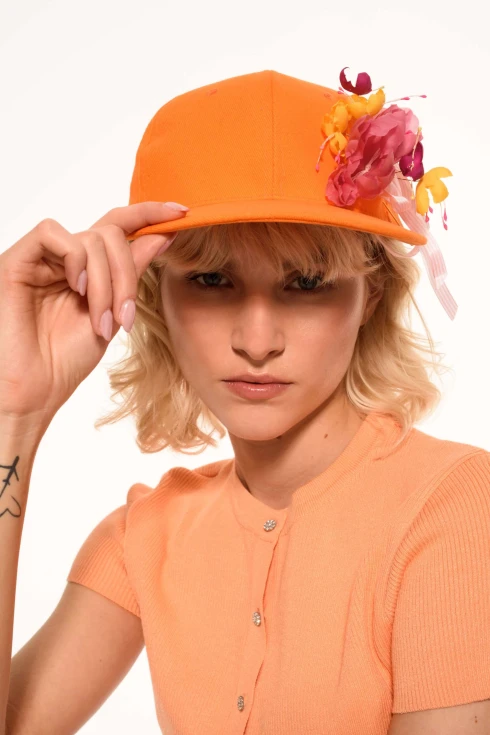 64-czapka-z-daszkiem-kokarda-i-broszka-Gigi-Papaya-Orange-baseball-cap-with-bow-259pln