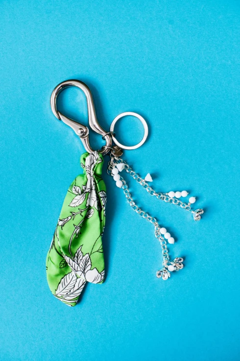 56-Brelok-ozdobny-z-chwostem-i-zawieszka-Jungle-Green-large-keychain-259pln