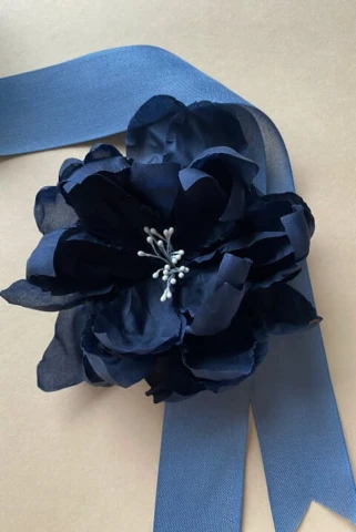 Jedwabny Kwiat Lilly Navy