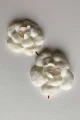 7-jedwabna-kwiatowa-spinka-Decolove-camellia-silk-flower-bobby-pins.jpg
