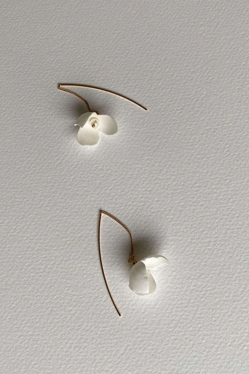 11-jedwabne-kwiatowe-kolczyki-Decolove-gardenia-silk-flower-earrings.jpg