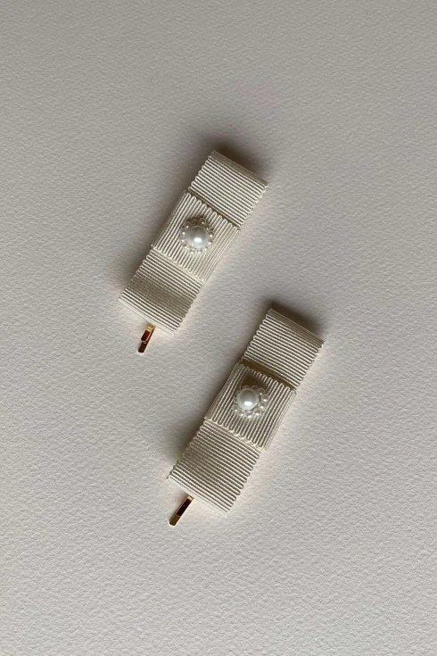 15-kokardy-z-perłami-Decolove-isadora-pearl-bow-bobbypins.jpg