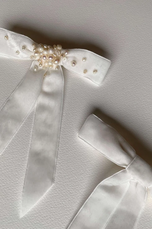 39b-aksamitna-kokarda-z-perlami-Decolove-clara-velvet-pearl-barrette.jpg
