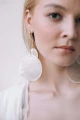 33b-kolczyki-z-macicy-perlowej-Decolove-great-gilda-mother-of-pearl-earrings.jpg