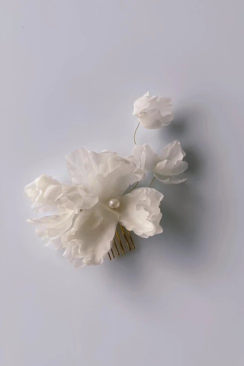 35-grzebyk-z-kwiatami-z-jedwabiu-decolove-silk-flowers-Disacia-haircomb.jpg
