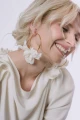 13a-kolczyki-kola-z-kwiatami-Decolove-silk-orchid-hoops.jpg