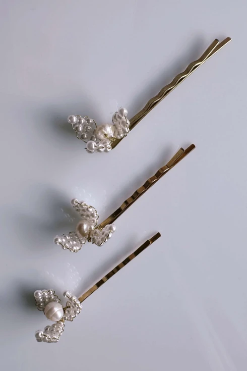 30-spinki-z-perel-decolove-pearl-bell-bobbypins.jpg