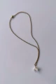 32a-naszyjnik-z-perel-decolove-pearl-bell-necklace.jpg