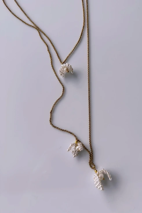 33-naszyjniki-z-perel-decolove-pearl-bell-necklaces.jpg