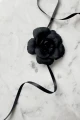 Jedwabny-kwiat-chocker-camelia-decolove.jpg