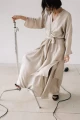 10-jedwabne-kimono-Nel-greige-decolove.jpg